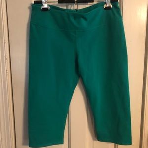 Fabletics Green Salar Crop